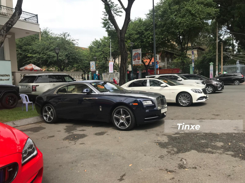 Rolls-Royce Wraith cùng Mercedes-Maybach S450 4Matic thuộc sở hữu của Phan Thành
