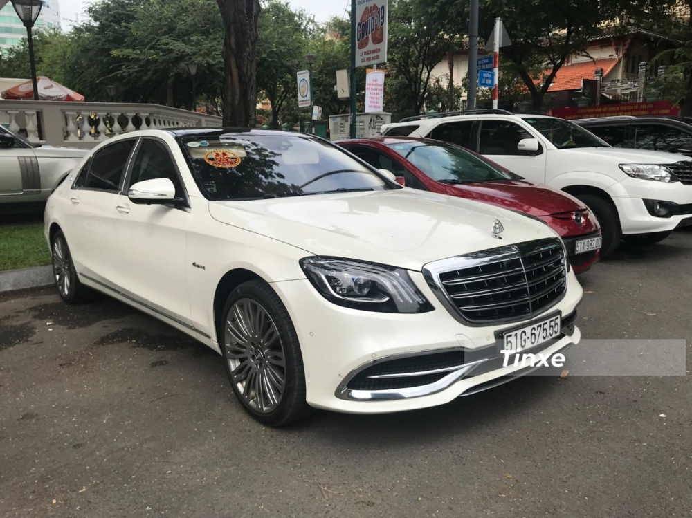 Đây là chiếc xe siêu sang rất hay được Phan Thành sử dụng trong công việc cũng như đi dự đám cưới Cường Đô-la