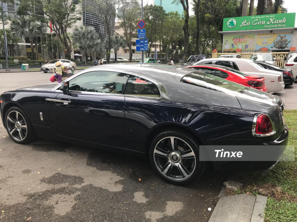 Dàn xe siêu sang trong lễ ăn hỏi của Phan Thành