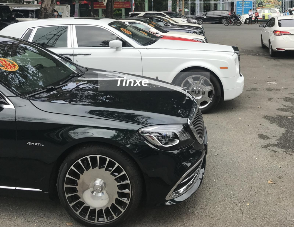 Dàn xe siêu sang này của gia đình Phan Thành cùng những người bạn góp mặt