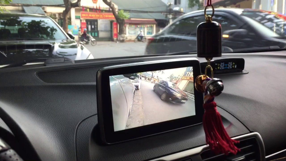 Camera cập lề là thiết bị hữu ích cho các lái xe. Camera cập lề là thiết bị hữu ích cho các lái xe.