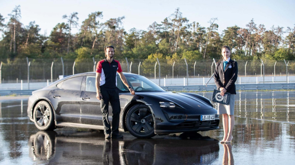 Thành tích này giúp củng cố thêm vị trí xe điện hạng sang, hiệu suất cao của Porsche Taycan