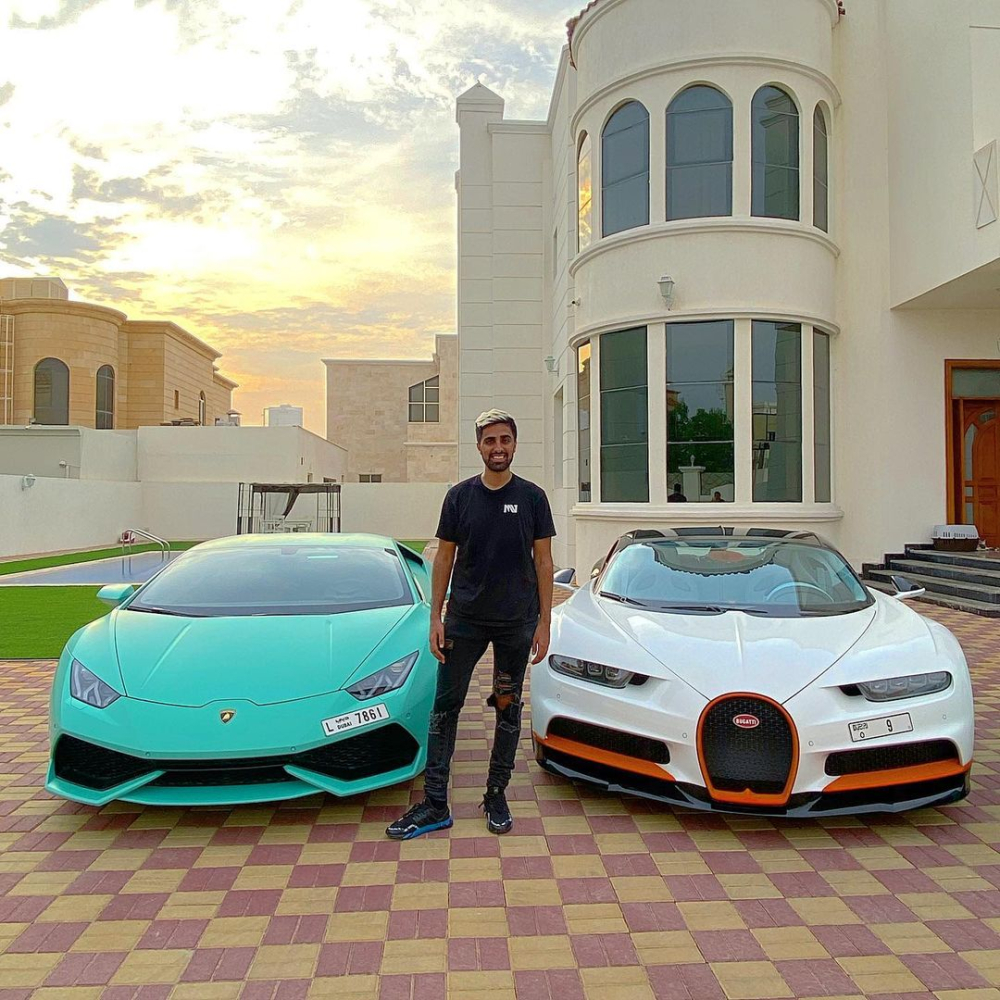 YouTuber Mo Vlogs giới thiệu về chiếc Bugatti Chiron Sport biển khủng tr&ecirc;n k&ecirc;nh của m&igrave;nh