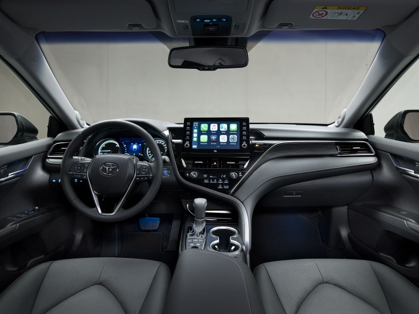 Nội thất b&ecirc;n trong Toyota Camry Hybrid 2021