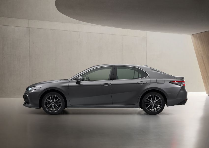 Toyota Camry Hybrid 2021 m&agrave;u x&aacute;m Deep Metal Grey 