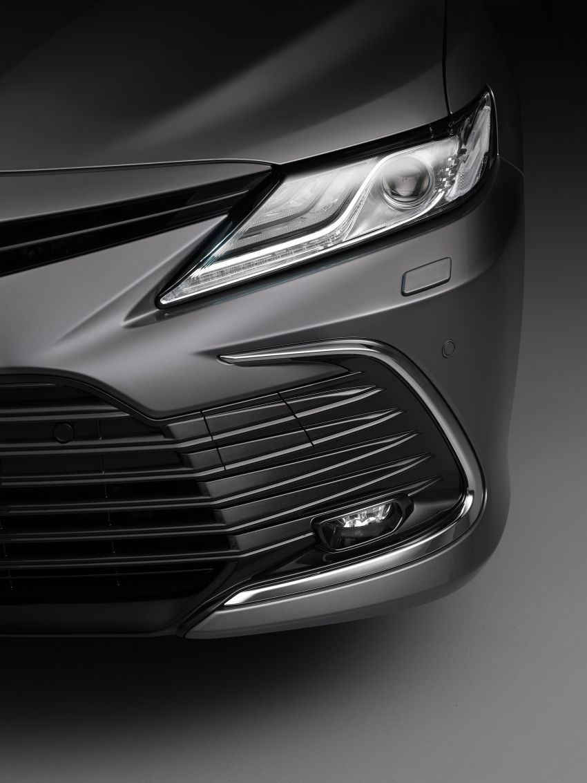 Đ&egrave;n pha v&agrave; đ&egrave;n sương m&ugrave; của Toyota Camry Hybrid 2021
