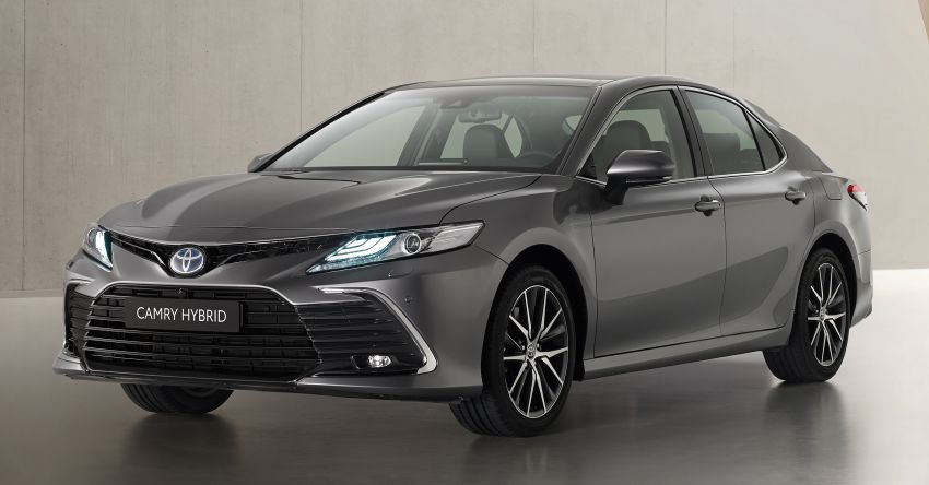 Toyota Camry Hybrid 2021 mạnh 218 m&atilde; lực