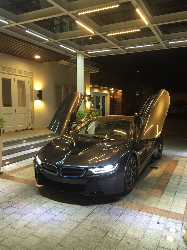 1 trong 2 chiếc BMW i8 đầu ti&ecirc;n về Việt Nam l&agrave; của Phan Th&agrave;nh