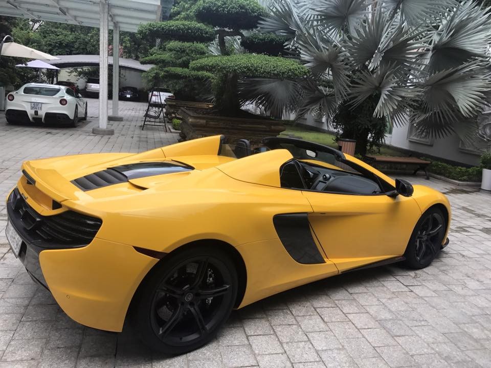 McLaren 650S Spider m&agrave;u v&agrave;ng trong garage của Phan Th&agrave;nh