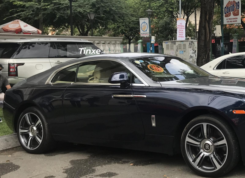 Th&ecirc;m một chiếc xe Range Rover Autobiography kh&aacute;c v&agrave; xe n&agrave;y thuộc sở hữu của gia đ&igrave;nh Phan Th&agrave;nh