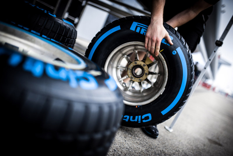 Lốp Pirelli có giá thành cao. Lốp Pirelli có giá thành cao.