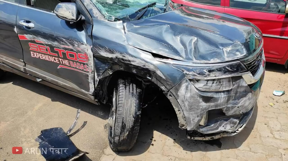 Trục trước của chiếc SUV cỡ B Kia Seltos đ&atilde; bị g&atilde;y