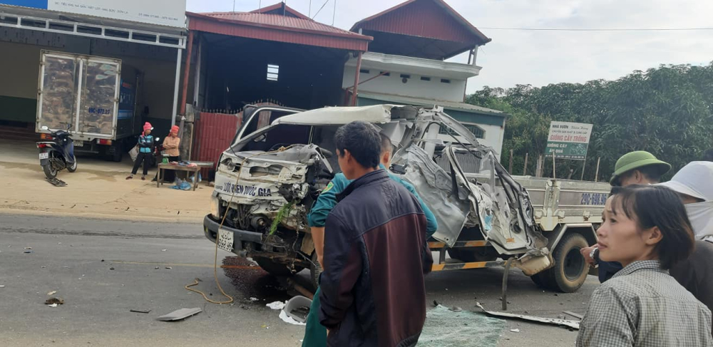 Chiếc &ocirc; t&ocirc; tải 29C bị hư hỏng nặng sau vụ tai nạn