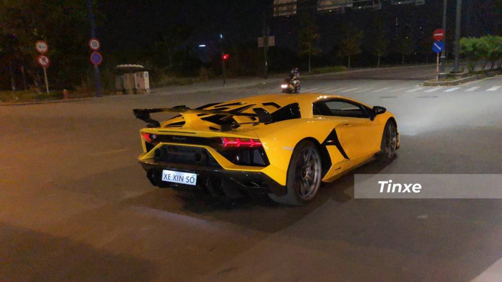 Khá đáng tiếc là thời gian tăng tốc 0-100 km/h của Lamborghini Aventador SVJ cũng chỉ ở con số 2,8 giây Khá đáng tiếc là thời gian tăng tốc 0-100 km/h của Lamborghini Aventador SVJ cũng chỉ ở con số 2,8 giây
