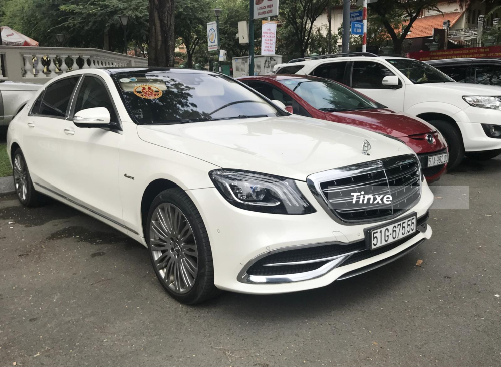 Đ&acirc;y l&agrave; chiếc xe si&ecirc;u sang mang thương hiệu Đức đầu ti&ecirc;n v&agrave;o garage Phan Th&agrave;nh, trước đ&oacute;, h&ocirc;n phu của Primmy Trương chỉ chơi Rolls-Royce v&agrave; Bentley