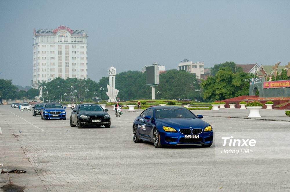 Khởi h&agrave;nh từ Ninh B&igrave;nh c&oacute; hơn 20 xe BMW v&agrave; đo&agrave;n xe sẽ tiếp tục bổ sung th&ecirc;m c&aacute;c th&agrave;nh vi&ecirc;n ở c&aacute;c địa phương kh&aacute;c tr&ecirc;n h&agrave;nh tr&igrave;nh BimmerFest Vietnam 2020.