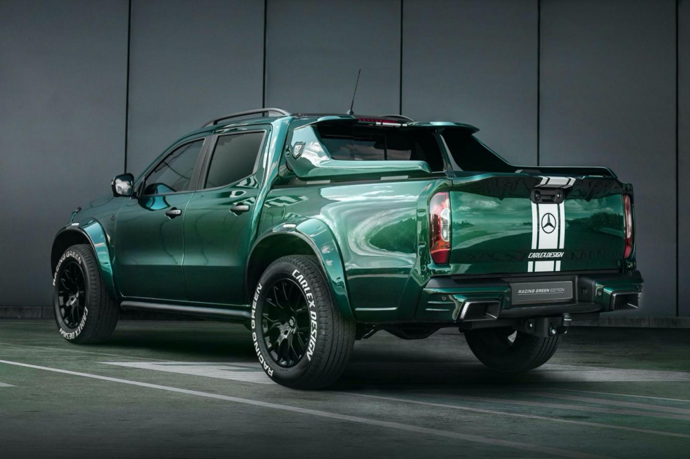 Phía sau của Mercedes X-Class Racing Green Phía sau của Mercedes X-Class Racing Green