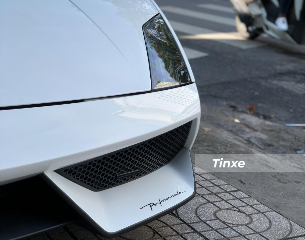 Lamborghini Gallardo LP570-4 Spyder Performante có tốc độ tối đa 325 km/h Lamborghini Gallardo LP570-4 Spyder Performante có tốc độ tối đa 325 km/h