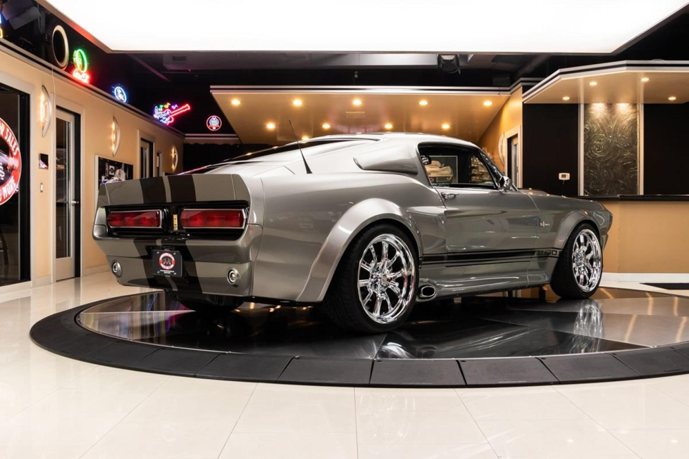 Ph&iacute;a sau của chiếc&nbsp;Ford Mustang GT Convertible 2011 độ kiểu cổ điển