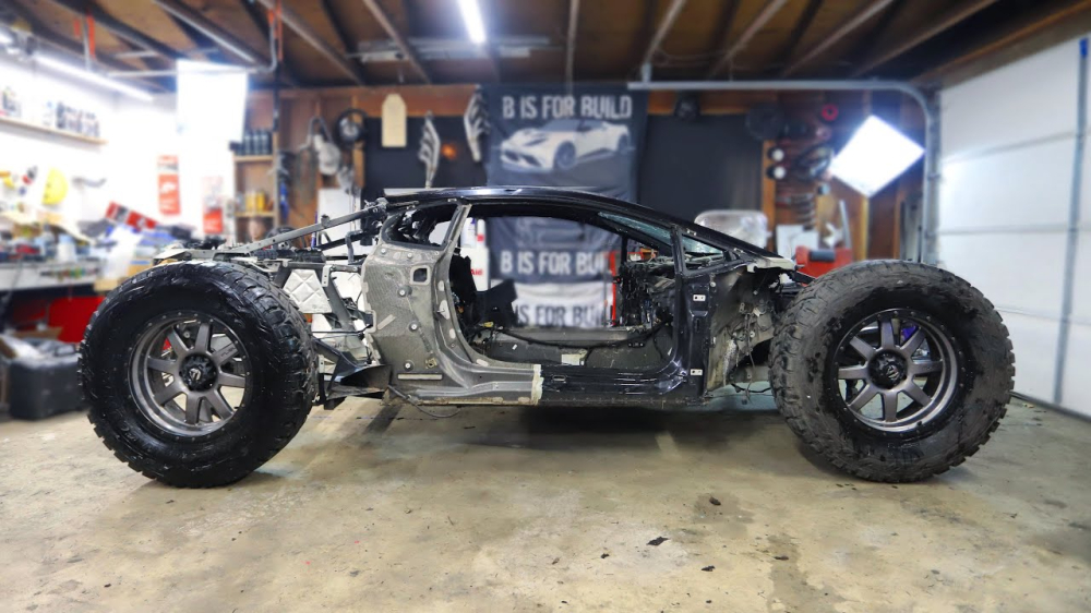 Lamborghini Jumpacan mới chỉ ở giai đoạn chế tạo ban đầu, nhưng n&oacute; hứa hẹn l&agrave; một si&ecirc;u xe độ cực th&uacute; vị khi ho&agrave;n th&agrave;nh