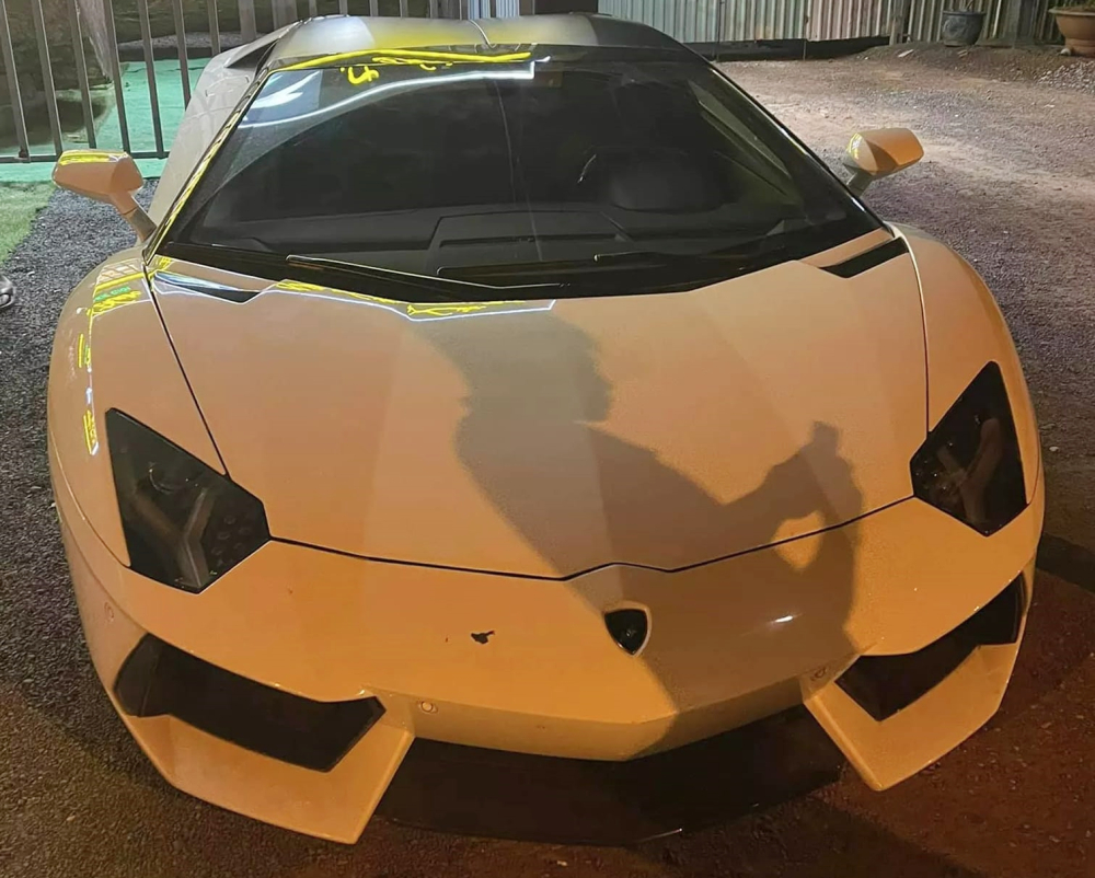 Bắt gặp Lamborghini Aventador mui trần b&iacute; ẩn nhất Việt Nam đi ăn đ&ecirc;m tại tỉnh B&igrave;nh Phước
