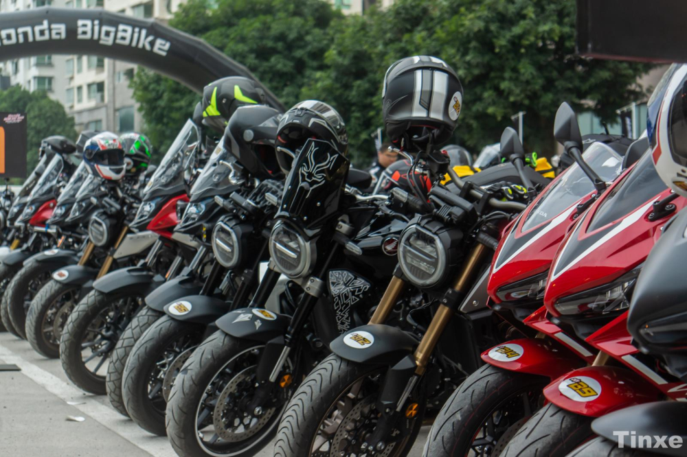 Hàng trăm xe cùng Honda Biker có mặt từ sáng sớm để chuẩn bị xuất phát Honda Biker Day 2020