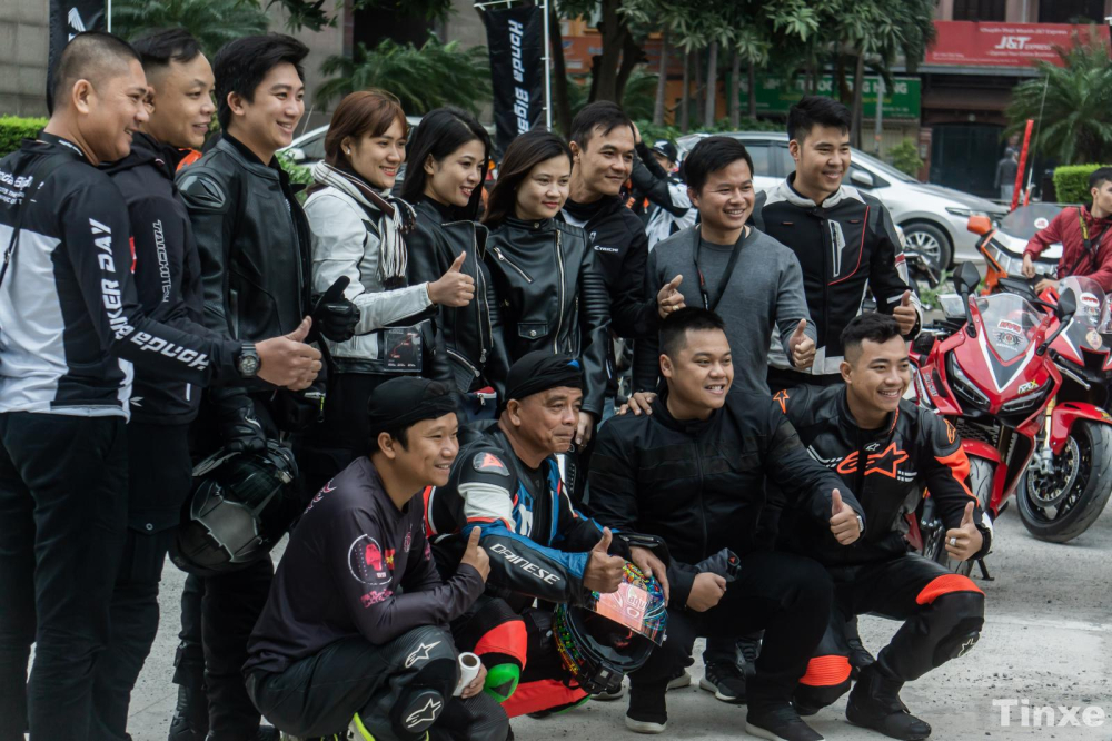 Tranh thủ chụp ảnh lưu niệm tại sự kiện cùng các đồng đội tại Honda Biker Day 2020