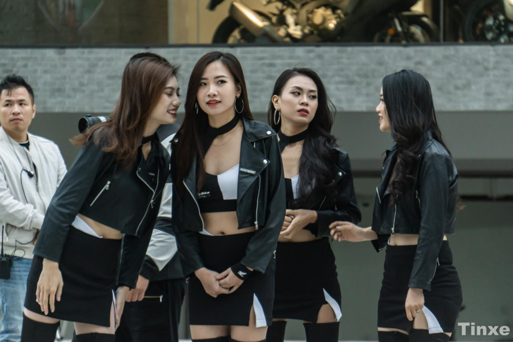 Những bóng hồng tại sự kiện trước giờ G