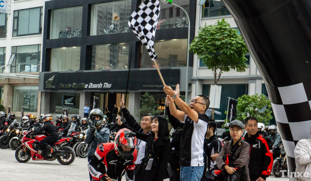 Vẫy cờ xuất phát, các Biker chính thức bắt đầu hành trình Honda Biker Day 2020