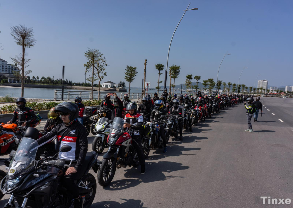 Thời tiết khá dễ chịu tại thành phố biển khiến các biker háo hức