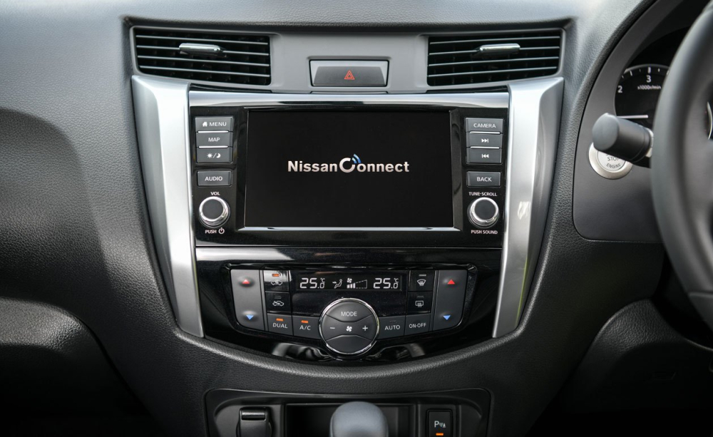 M&agrave;n h&igrave;nh trung t&acirc;m của Nissan Navara 2021