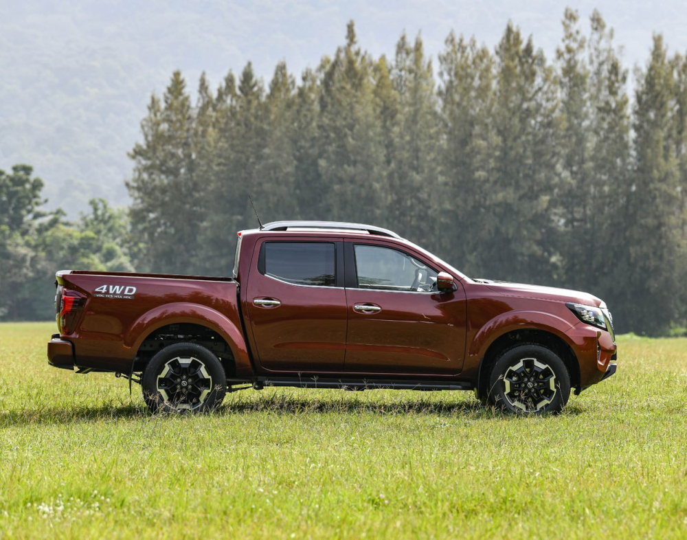 Nissan Navara 2021 c&oacute; 2 t&ugrave;y chọn hộp số