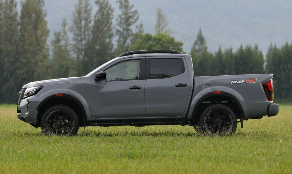 Nissan Navara Pro-4X 4&times;4 2021 d&ugrave;ng v&agrave;nh 17 inch