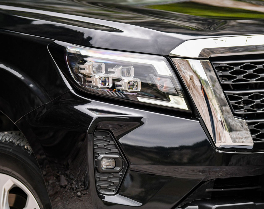 Đ&egrave;n pha của Nissan Navara 2021