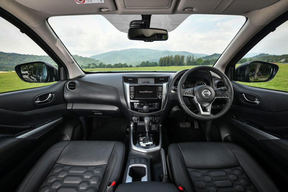 Nội thất b&ecirc;n trong Nissan Navara 2021