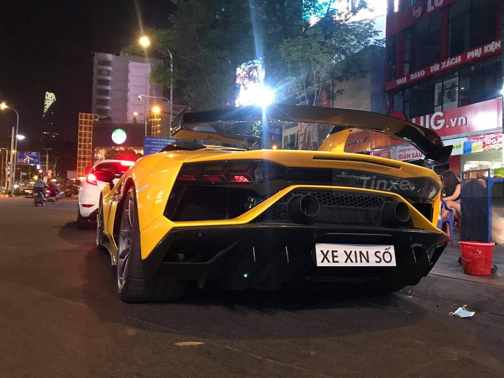 Chiếc Lamborghini Aventador SVJ này có màu vàng Giallo Evros Chiếc Lamborghini Aventador SVJ này có màu vàng Giallo Evros