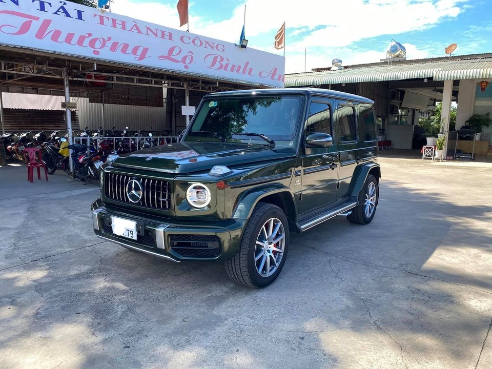 Chiếc SUV hạng sang Mercedes-AMG G63 2020 mang m&atilde; m&agrave;u Olive Green của doanh nh&acirc;n B&igrave;nh Phước được nhập khẩu ch&iacute;nh h&atilde;ng