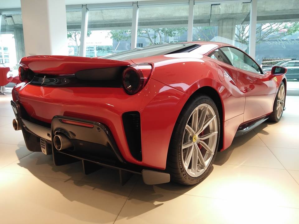 Ferrari 488 Pista hứa hẹn sẽ b&ugrave;ng nổ trong giới chơi xe Việt