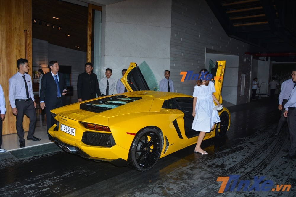 Vẻ đẹp của siêu xe Lamborghini Aventador LP700-4 đầu tiên về Việt Nam Vẻ đẹp của siêu xe Lamborghini Aventador LP700-4 đầu tiên về Việt Nam