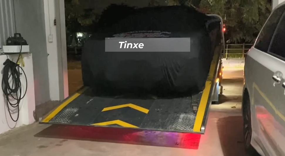 C&ograve;n đ&acirc;y l&agrave; phần đu&ocirc;i si&ecirc;u xe Ferrari b&iacute; ẩn n&agrave;y