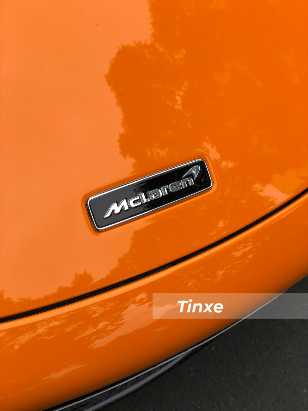 Tr&aacute;i tim của si&ecirc;u mui trần McLaren 720S Spider c&oacute; trang bị c&aacute;nh gi&oacute; đu&ocirc;i carbon độc nhất Việt Nam vẫn l&agrave; khối động cơ xăng V8, tăng &aacute;p k&eacute;p, dung t&iacute;ch 4.0 l&iacute;t, sản sinh c&ocirc;ng suất tối đa 710 m&atilde; lực tại v&ograve;ng tua m&aacute;y 7.000 v&ograve;ng/ph&uacute;t v&agrave; m&ocirc;-men xoắn cực đại 770 Nm tại v&ograve;ng tua m&aacute;y 5.500 v&ograve;ng/ph&uacute;t.