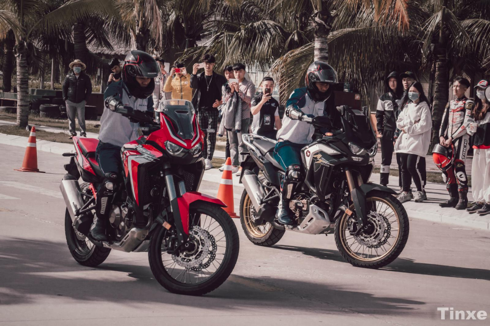 Cạp đôi Honda Africa Twin 1100L 2020 tại Honda Biker Day 2020 Cạp đôi Honda Africa Twin 1100L 2020 tại Honda Biker Day 2020