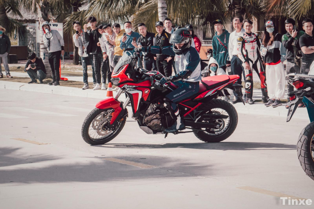 Honda Africa Twin 1100 2020 được sử dụng một cách hết sức nhẹ nhàng trên đường thử Honda Africa Twin 1100 2020 được sử dụng một cách hết sức nhẹ nhàng trên đường thử