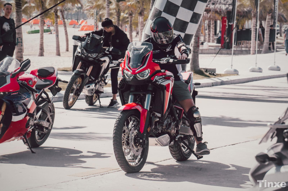 Các biker hào hứng trải nghiệm Honda Africa Twin 1100L 2020 trên đường thử Các biker hào hứng trải nghiệm Honda Africa Twin 1100L 2020 trên đường thử