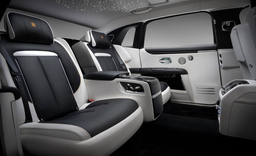 H&agrave;ng ghế sau của Rolls-Royce Ghost Extended 2021