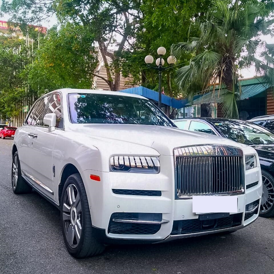 Vẻ đẹp của Rolls-Royce Cullinan hay lăn bánh ở Hải Phòng