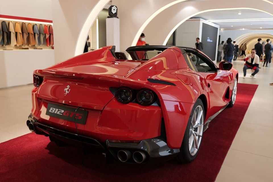 Và thiết kế đuôi xe Ferrari 812 GTS