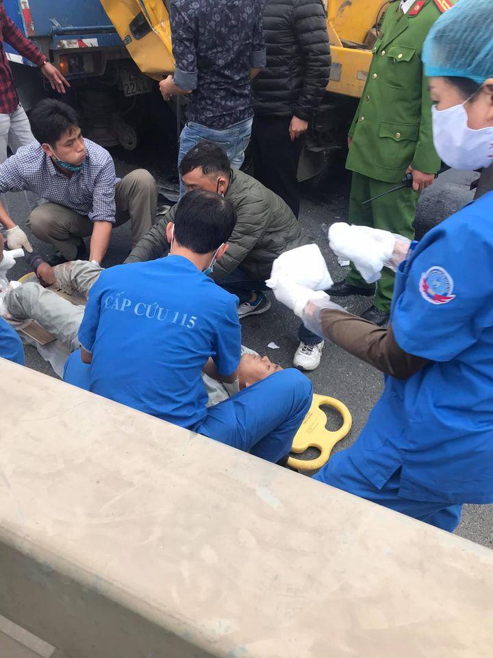 Vụ tai nạn làm một người tử vong Vụ tai nạn làm tài xế xe rác tử vong, lái xe cứu hộ bị thương nặng