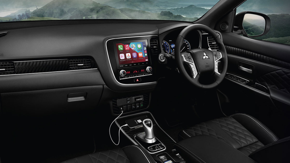Nội thất b&ecirc;n trong Mitsubishi Outlander PHEV 2021 tại Th&aacute;i Lan