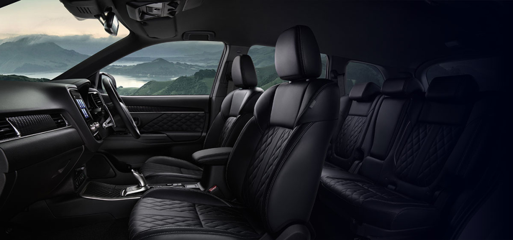 Mitsubishi Outlander PHEV 2021 được trang bị nội thất 5 chỗ